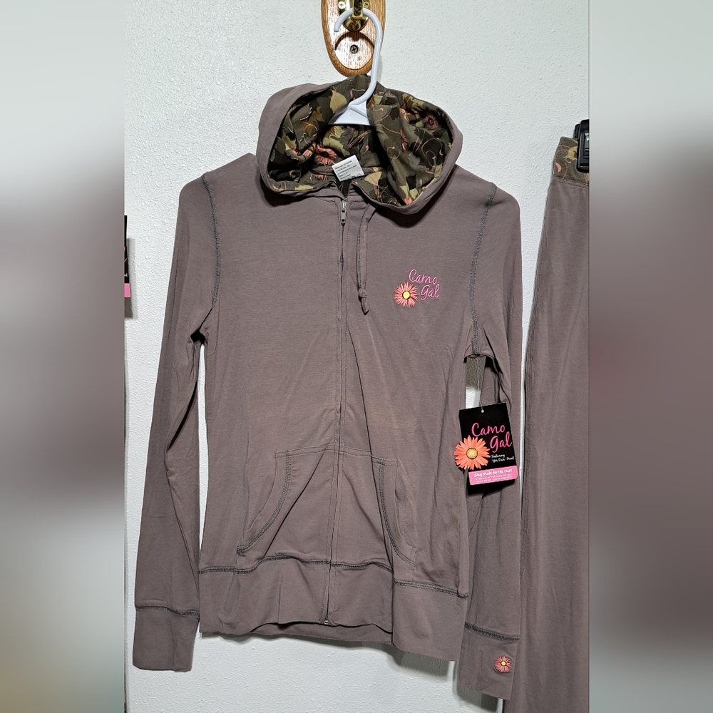 Camo Gal yoga pants n jacket, All 3 pieces for $23 sz. sm - Picture 4 of 11